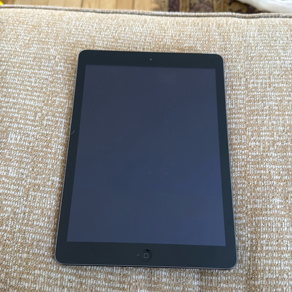iPad Air 12.5.7 16GB